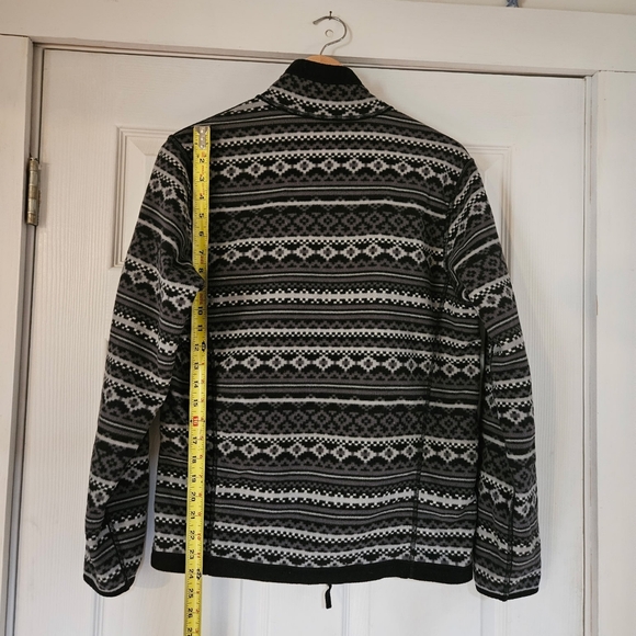 REVERSABLE Men's Black and Gray Patterned Sweater Fleece Jacket - Picture 3 of 4